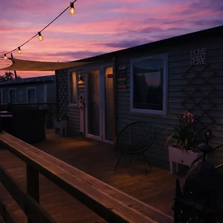 Sunset Lagoon House キャンプ場 ラゴア