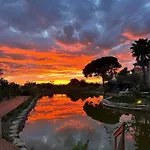 Sunset Lagoon House 营地 *