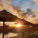 Sunset Lagoon House 营地